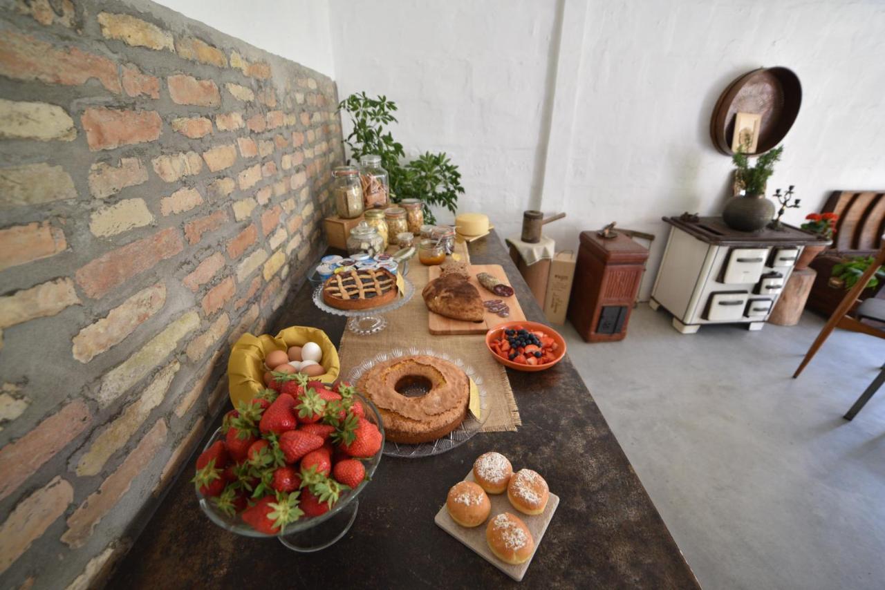 Capannone111 Bed & Breakfast Castiglione di Ravenna Bagian luar foto