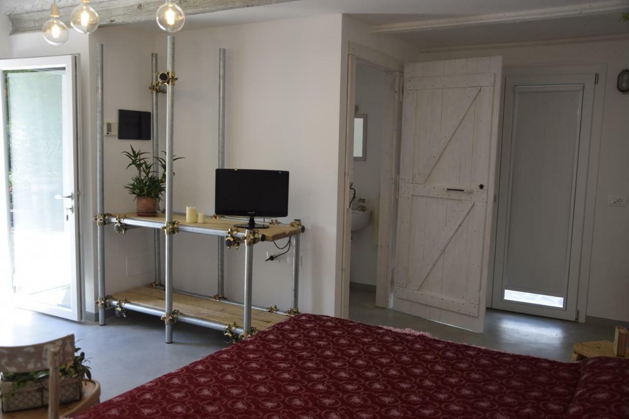 Capannone111 Bed & Breakfast Castiglione di Ravenna Bagian luar foto